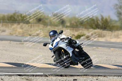 media/Dec-01-2025-Moto Forza (Mon) [[2daa91e15f]]/3-Beginner Group/Session 3 (Turn 3)/